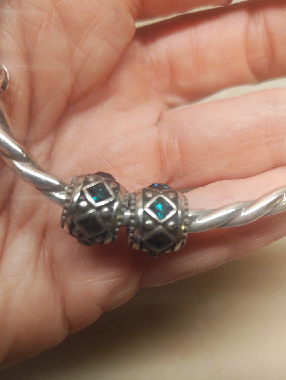 Brighton Set Of Two Spark Crystal Emerald Green And Silver Beads - Picture 8 of 9